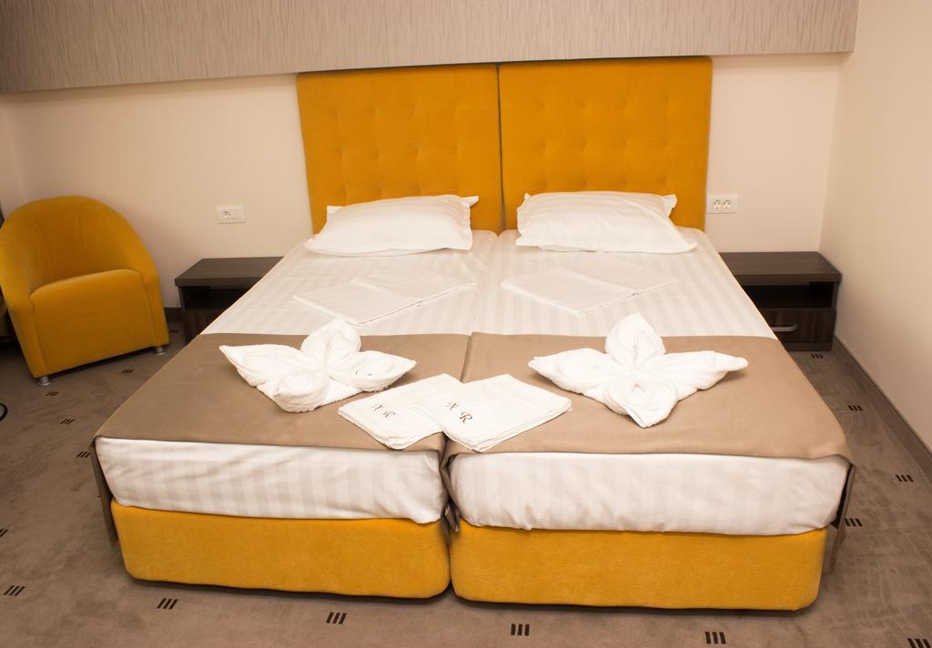 Nobel Guest house *